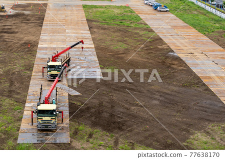 Carrying iron plate trailer Unic 77638170