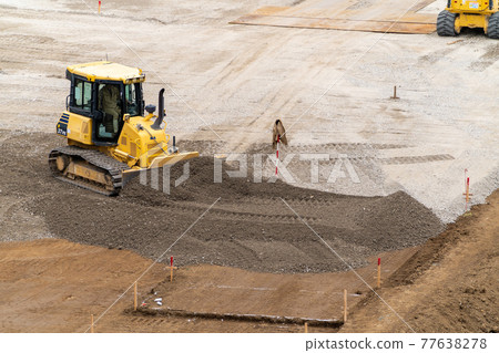 Bulldozer roadbed leveling Bulldozer roadbed leveling 77638278