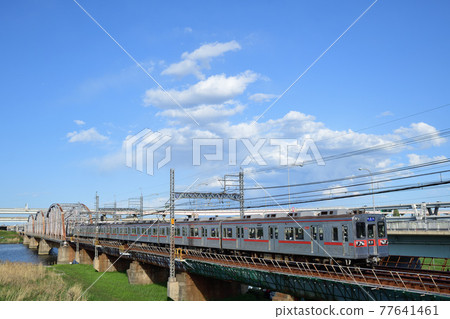 Keisei Electric Railway 3600 series revival color across the Arakawa Bridge Keisei Electric Railway 3600 series revival color across the Arakawa Bridge 77641461