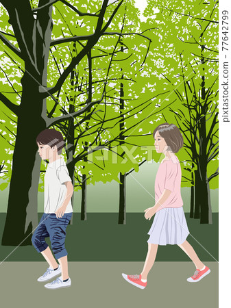 兩個孩子在公園的樹上散步 兩個孩子在公園的樹上散步 77642799