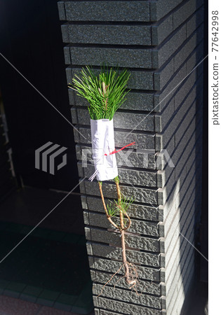 New Year decoration of the entrance New Year decoration of the entrance 77642998