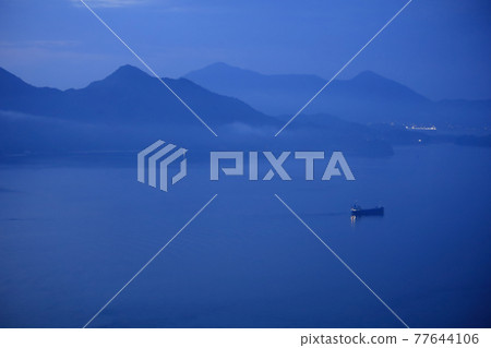 廣島縣三原市手影山瀨戶內海平靜的港口 77644106