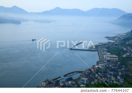 廣島縣三原市手影山瀨戶內海平靜的港口 廣島縣三原市手影山瀨戶內海平靜的港口 77644107