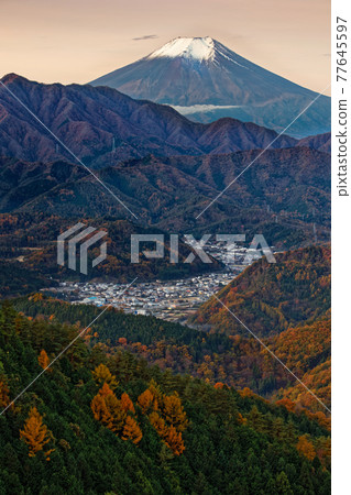 Mt. Fuji at dawn seen from Mt. Kuki Mt. Fuji at dawn seen from Mt. Kuki 77645597