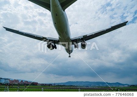 Jet passenger plane ready to land at Osaka Toyonaka Senri River Bank / Osaka Airport Jet passenger plane ready to land at Osaka Toyonaka Senri River Bank / Osaka Airport 77646068