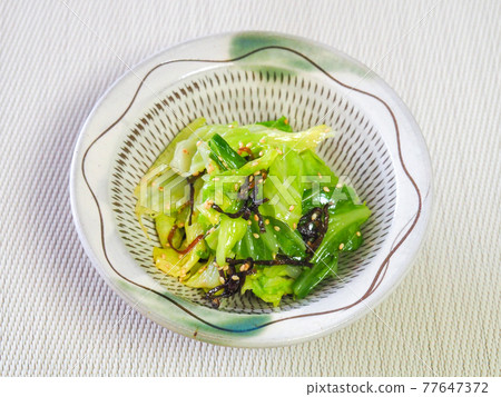 Spring cabbage with salt and kelp 77647372