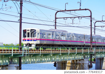 Keio Line passing through the Tamagawa Bridge 77649317
