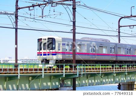 Keio Line passing through the Tamagawa Bridge 77649318
