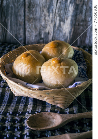 Breads filling with Thai tea flavor Breads filling with Thai tea flavor 77650936