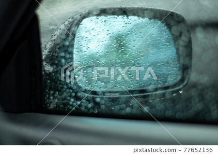 Car side mirror with water drops 77652136