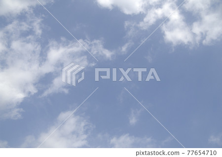  藍天和雲彩 77654710