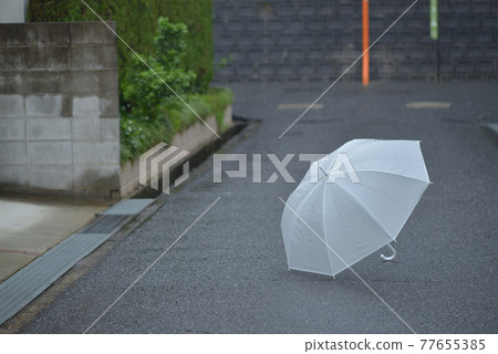 雨（雨傘右對齊水平位置） 77655385