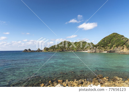 Under the cliffs of Amami Oshima, on the sea, on the coast in front of Tokuhama Observatory 77656123