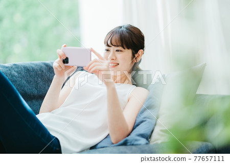 Relaxed woman young 77657111