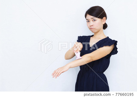 Women in their 30s Hair Removal Waste Hair Treatment Women in their 30s Hair Removal Waste Hair Treatment 77660195