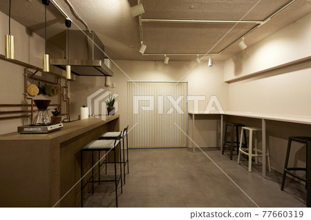 Room with island kitchen 77660319