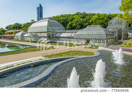 Japan's oldest public greenhouse in Higashiyama Botanical Garden, Greenhouse Front Building <Nagoya City, Aichi Prefecture> 77660696