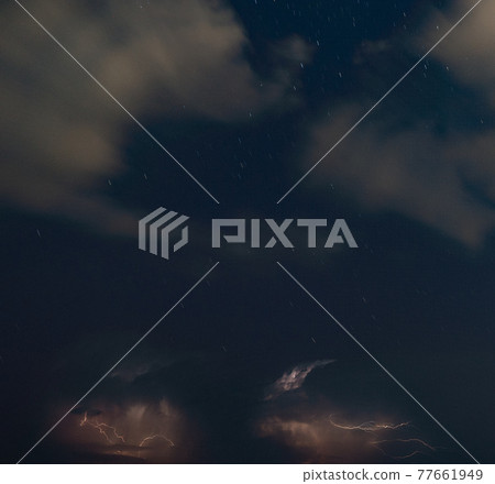 Lightning storm om Mediterranean Sea 77661949