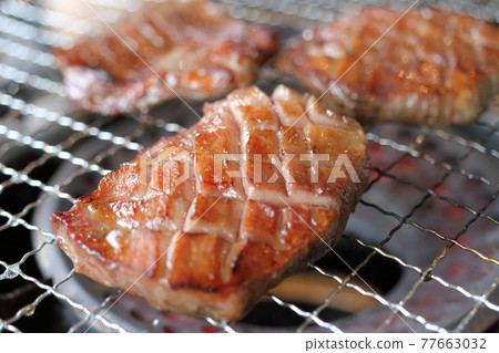 Kuroge Wagyu beef with beef tongue 77663032