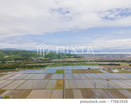 Take a picture of the beautiful countryside in the countryside with a drone Take a picture of the beautiful countryside in the countryside with a drone 77663926