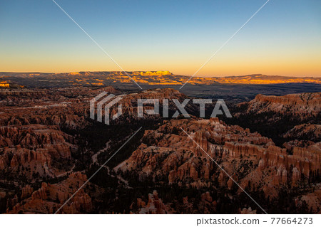 Bryce Canyon at dusk 77664273