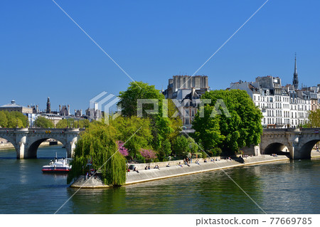 法國巴黎西特島上的 Square du Vert-Gallan,攝於 2021 年 4 月 23 日 法國巴黎西特島上的 Square du Vert-Gallan,攝於 2021 年 4 月 23 日 77669785
