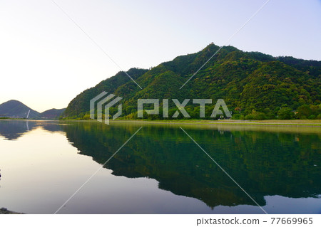 Mt. Kinka and Nagara River in the morning when Japanese Chinquapin flowers bloom Mt. Kinka and Nagara River in the morning when Japanese Chinquapin flowers bloom 77669965