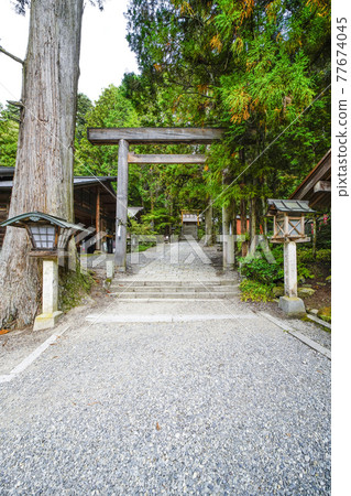 National Treasure Nishinashinmeigu (Omachi City, Nagano Prefecture) Nino Torii National Treasure Nishinashinmeigu (Omachi City, Nagano Prefecture) Nino Torii 77674045