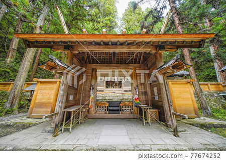 National Treasure Nishinashinmeigu (Omachi City, Nagano Prefecture) Shinmon 77674252