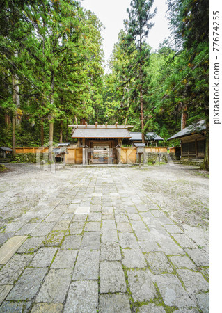 National Treasure Nishinashinmeigu (Omachi City, Nagano Prefecture) Shinmon 77674255