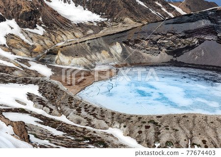 宮城藏王的岡山冰凍火山口湖五色沼和五色岳 77674403