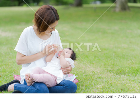 Milk baby baby bottle park 77675112