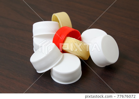 PET bottles, plastics, caps, lids, recyclable waste, resources, recycling, environmental issues, environment, recyclable waste 77676072