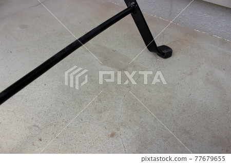Cracks on the terrace floor Cracks on the terrace floor 77679655