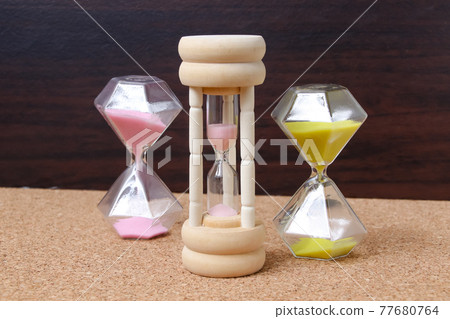 Hourglass, clock, sand, time, time, miscellaneous goods, accessories, interior, time, daily necessities, glass Hourglass, clock, sand, time, time, miscellaneous goods, accessories, interior, time, daily necessities, glass 77680764