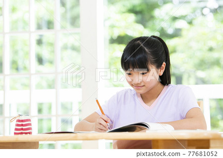 Home study girl elementary school junior high school smile Home study girl elementary school junior high school smile 77681052
