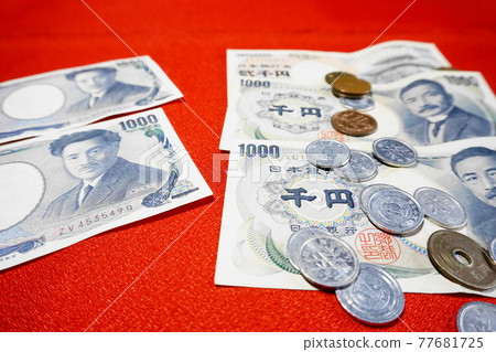 Money, Japanese Yen, Cash, Current and Old Banknotes, Coins 77681725