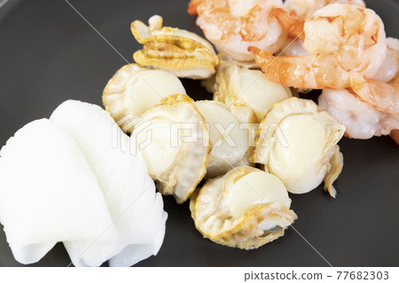Assorted seafood, scallops, shrimp, squid Assorted seafood, scallops, shrimp, squid 77682303