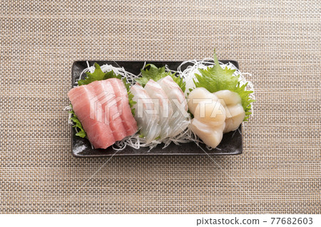 Three-point assortment of sashimi Three-point assortment of sashimi 77682603