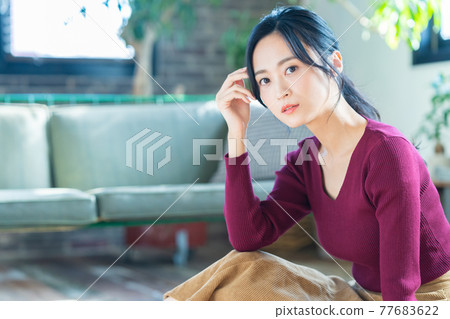 女性生活方式客廳新常態 77683622