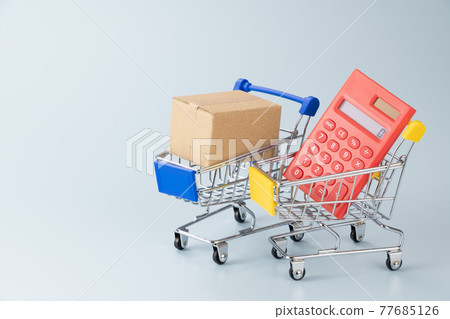 購物車、計算器和紙箱購物圖片 77685126