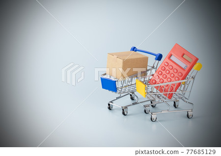 購物車、計算器和紙箱購物圖片 77685129