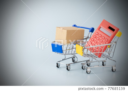 購物車、計算器和紙箱購物圖片 購物車、計算器和紙箱購物圖片 77685139