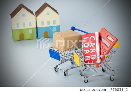 房子的購物車和紙工藝的形象照片 77685142