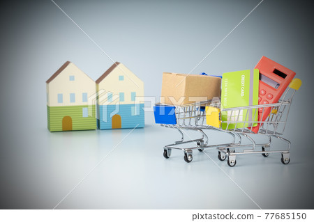 房子的購物車和紙工藝的形象照片 77685150