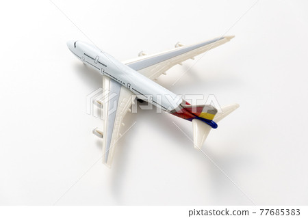 Airplane toy 77685383