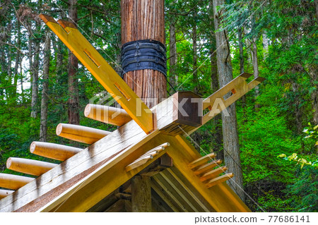 National treasure Nishinashinmeigu (Omachi City, Nagano Prefecture) Main shrine roof National treasure Nishinashinmeigu (Omachi City, Nagano Prefecture) Main shrine roof 77686141