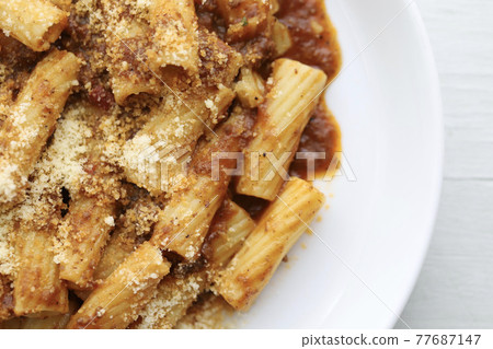 Pasta with Ragu Sauce Rigatoni 77687147