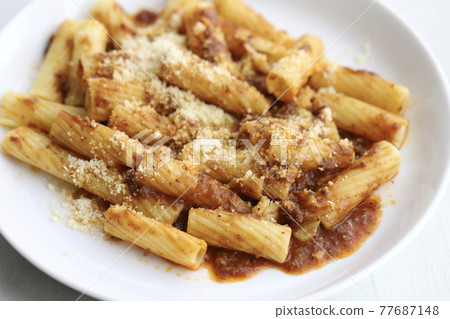 Pasta with Ragu Sauce Rigatoni 77687148