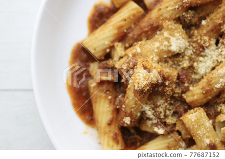 Pasta with Ragu Sauce Rigatoni 77687152